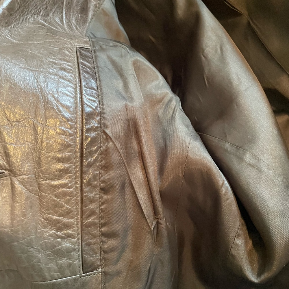 Leather jacket - Picture 4 of 7